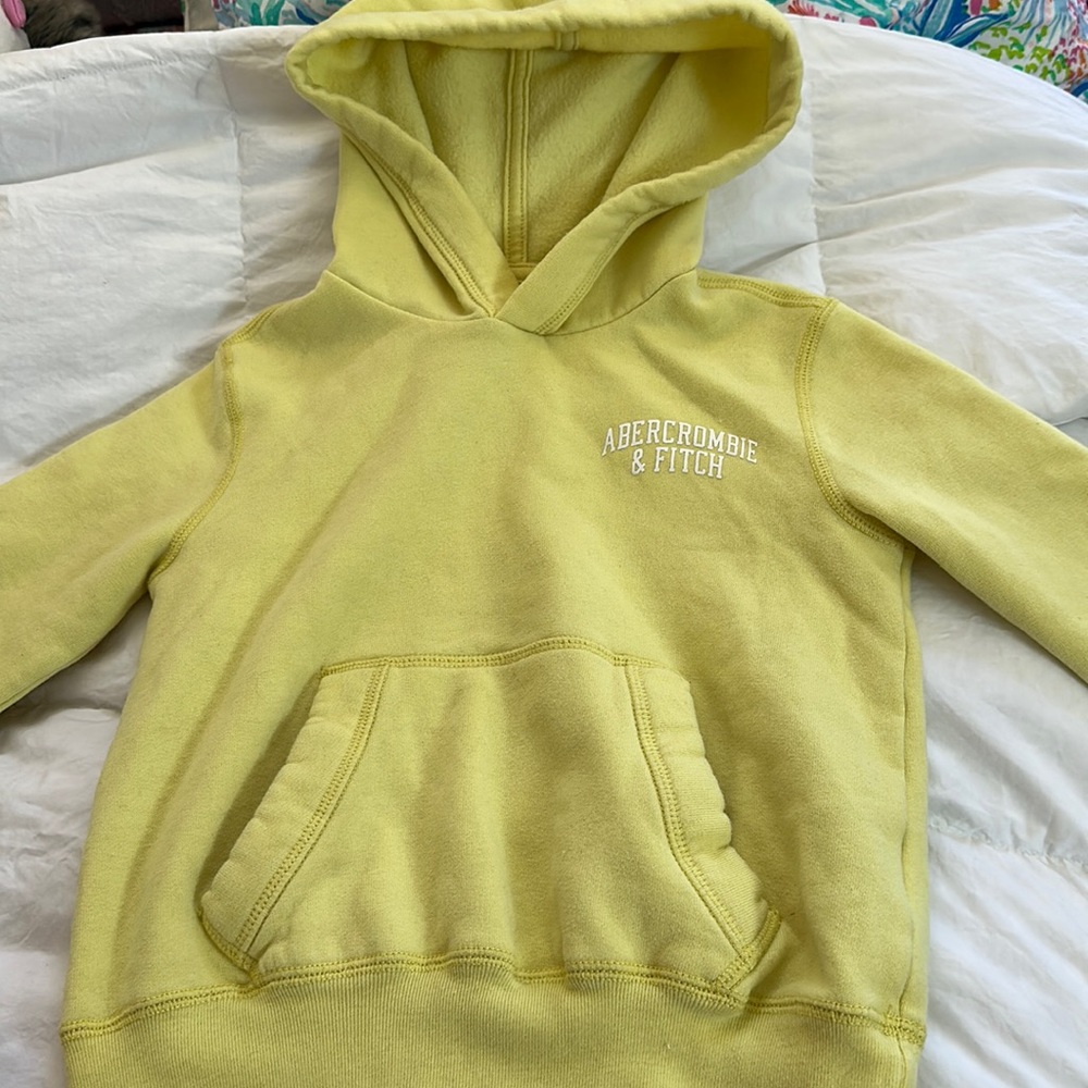 Ambercrombie and fitch kid sweater size 5/6